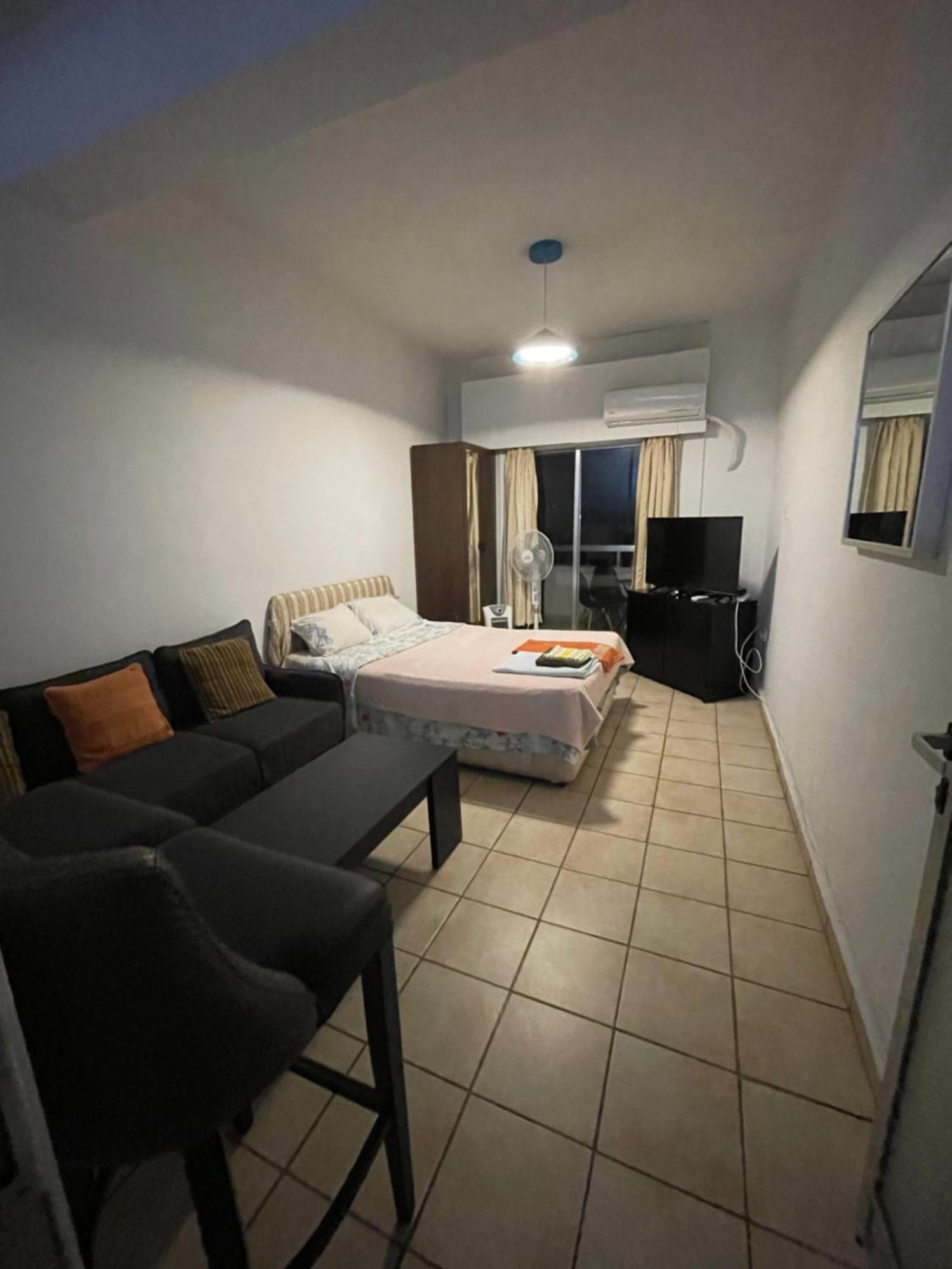 Studio Apartment Ларнака Екстериор снимка